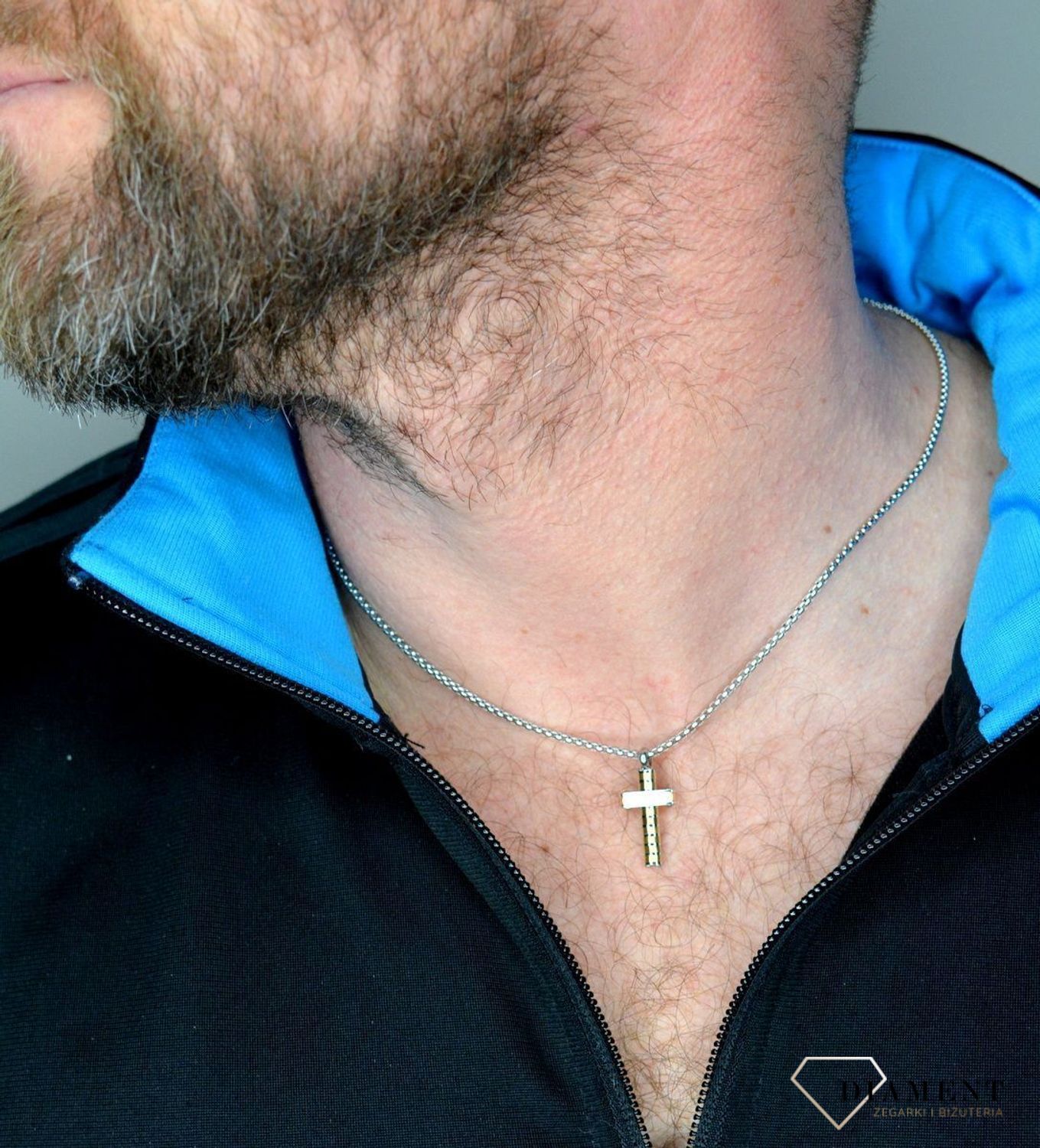 Naszyjnik Nomination Italy Strong Krzyż 028303 031. Idealny do codziennych, casualowych stylizacji. Skromny, ale jednocześnie elegancki stanowi klasyczny dodatek lub prawdziwe wyznanie wiary. Wybierz go dla siebie lub podaru.jpg